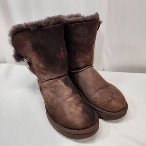 UGG Boots Women 8 UGG Bailey Button Sheepskin Winter Boots Brown